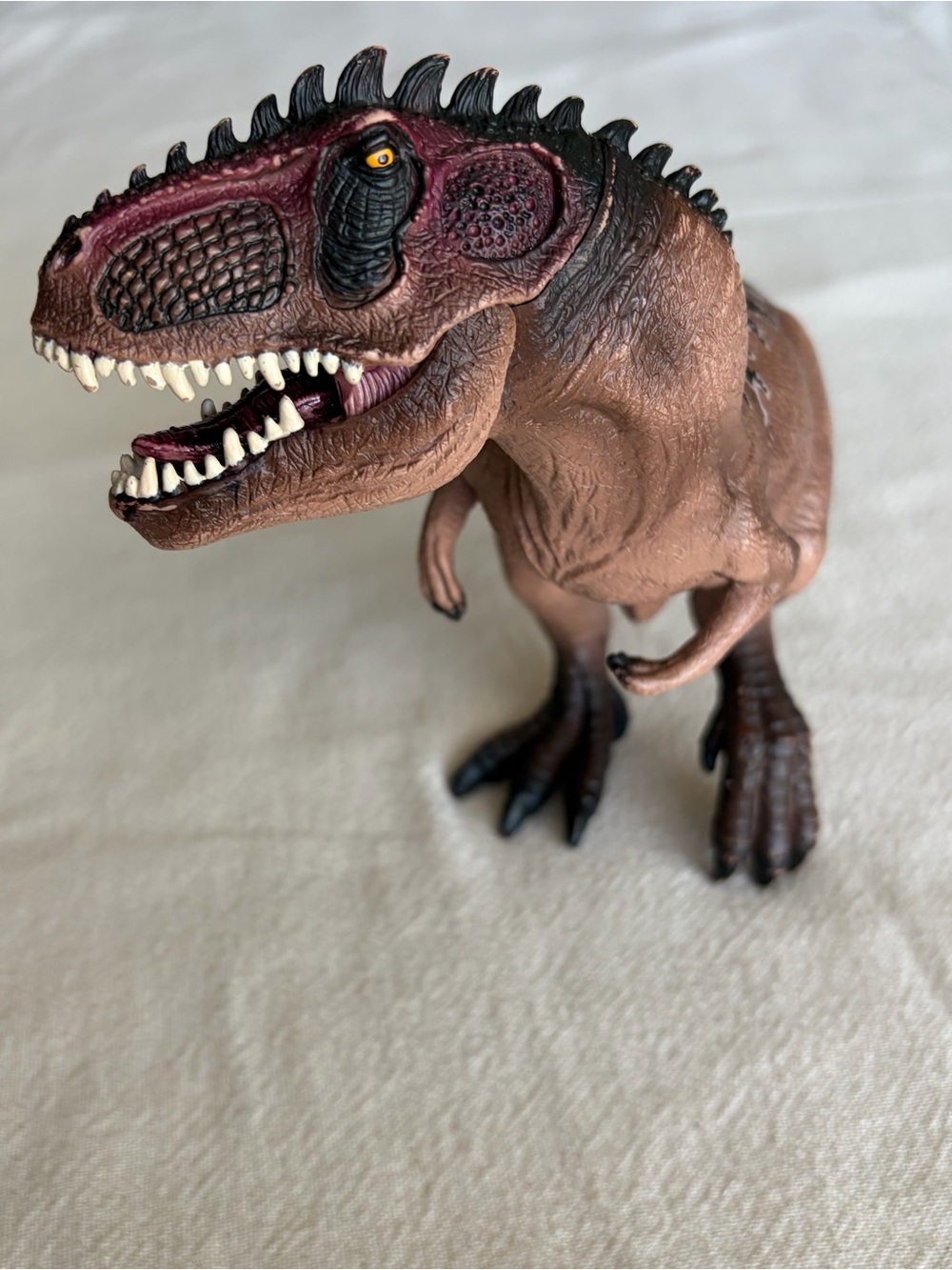 Schleich Giganotosaurus Dinosaur Figure Toy - Picture 4 of 7